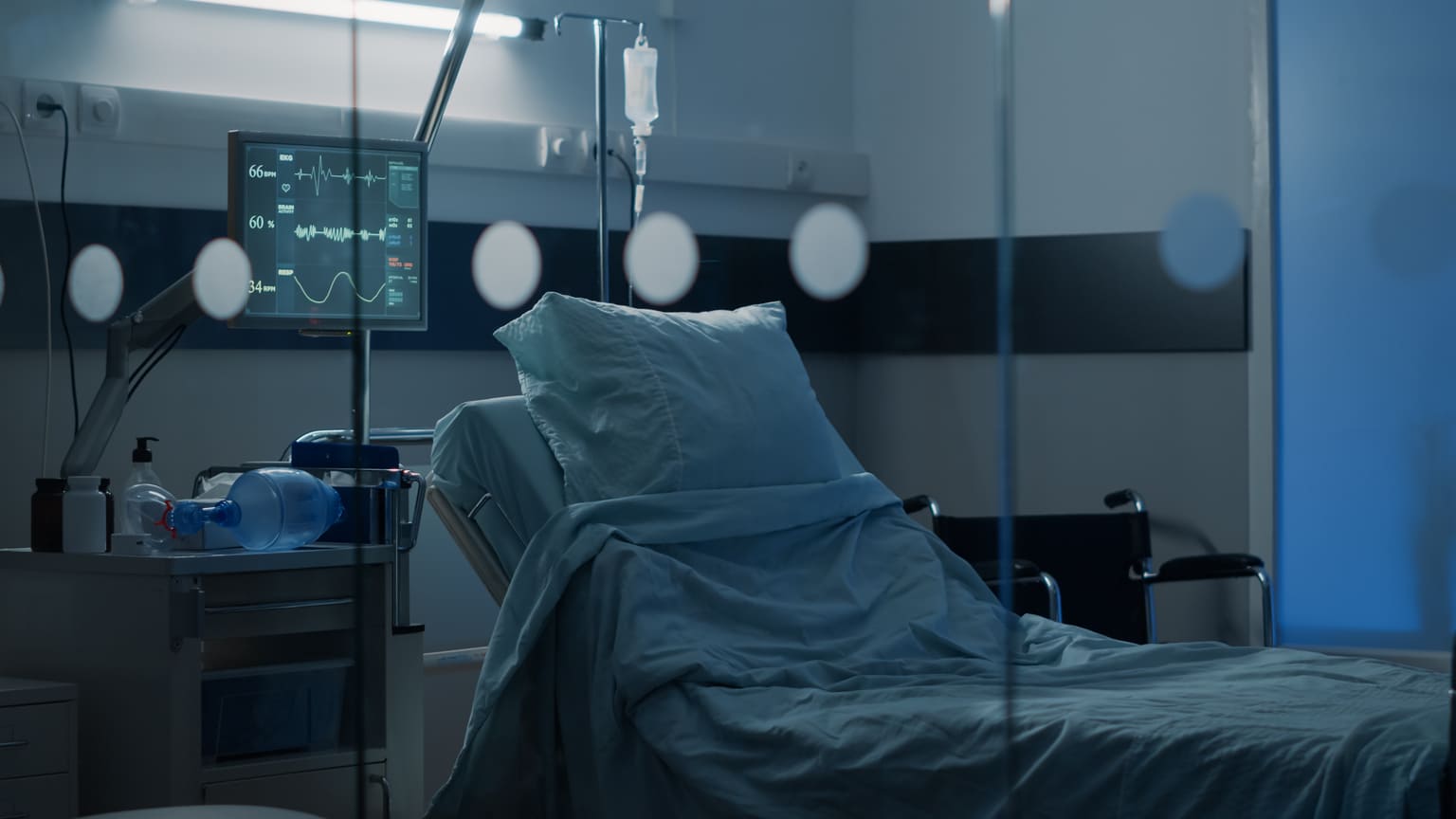 sala-hospital-cama-vacia-centro-clinico